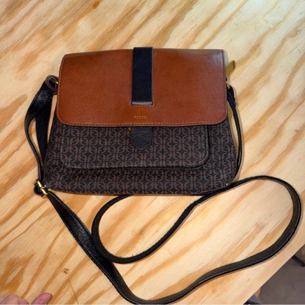 Fossil Brown Logo Jacquard Crossbody Bag Leather Flap Key Charm Y2K